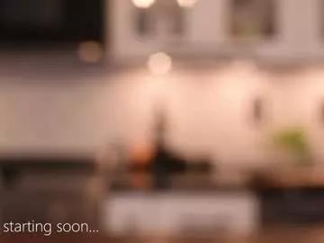 As a specialised stripper, lizmreow knows how to satisfy her fans with irresistible live broadcasts. She likes to take off her cute outfits and get au naturel before cumming on video, Lizmreow from Chaturbate