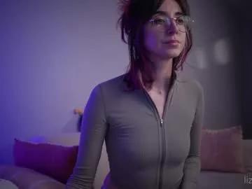 As a specialised stripper, lizmreow knows how to satisfy her fans with irresistible live broadcasts. She likes to take off her cute outfits and get au naturel before cumming on video, Lizmreow from Chaturbate