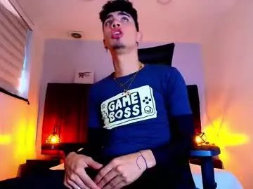 neoraptis from Chaturbate