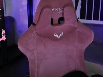 prettybones from Chaturbate