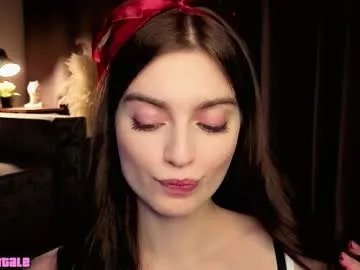 sarakinsly from Chaturbate