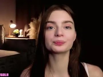 sarakinsly from Chaturbate