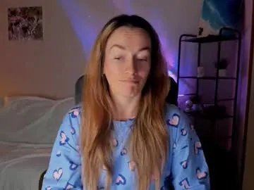  save_the_qween chat room