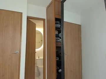 sr_smit_hot from Chaturbate