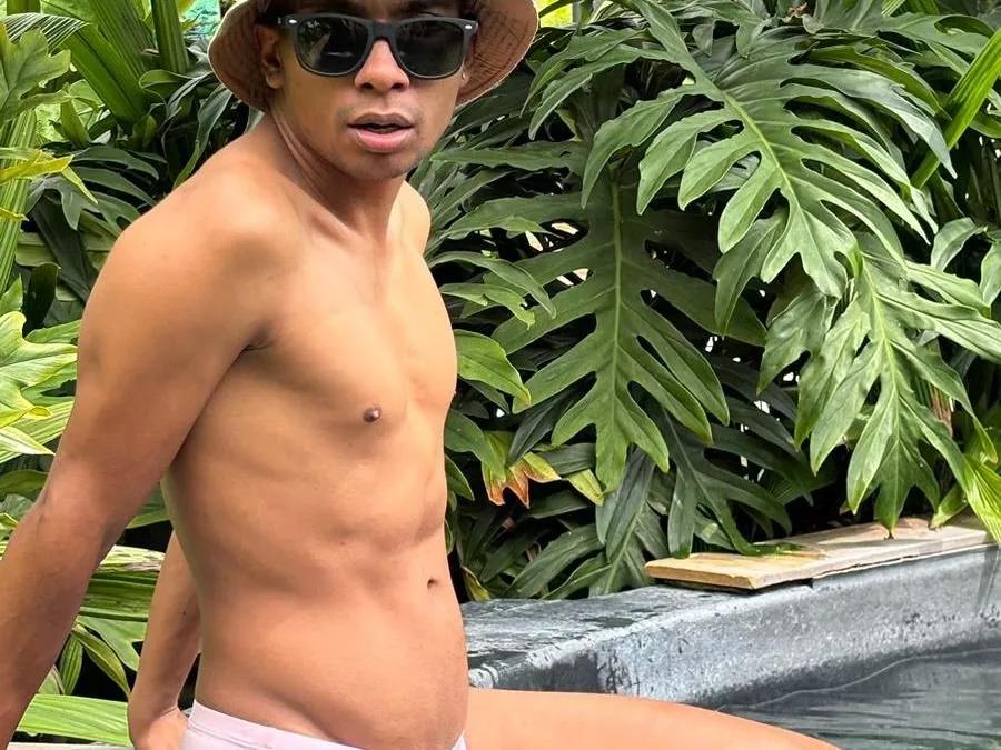 Aaronblack18 from Streamate