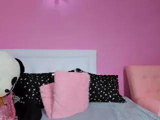 Ellie_Lovely19 from Streamate