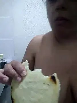 _Miaaleon from StripChat