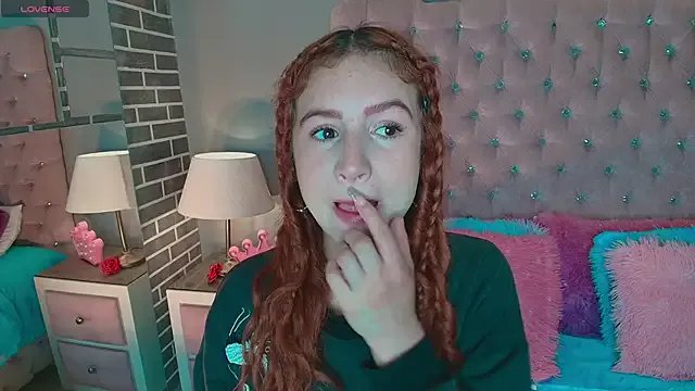 AdelaineBest from StripChat