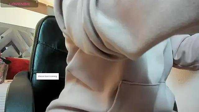 Aisha_poweer from StripChat is Freechat