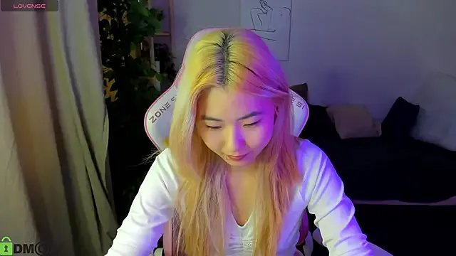 Aisi_18 from StripChat