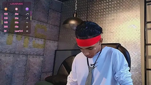 AlanCutee from StripChat