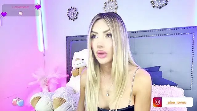 ale_lovee from StripChat