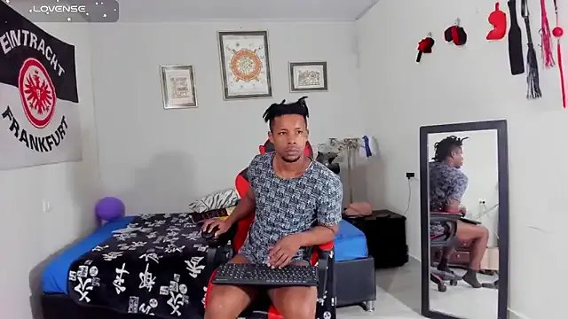 AlejoKhalifa_ from StripChat