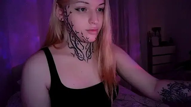  AlexaLaRose2 chat room