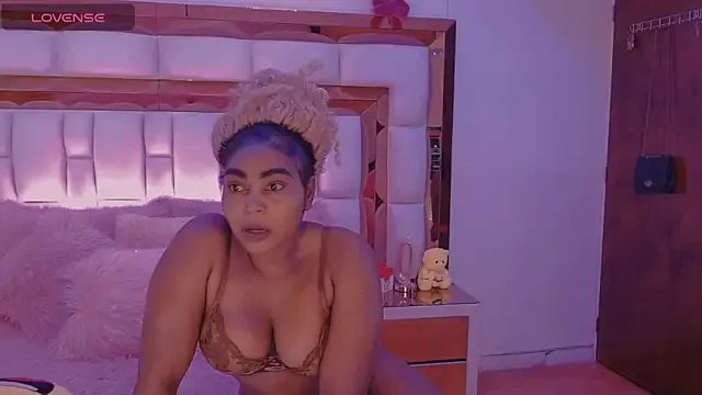 Aliana_Ross from StripChat