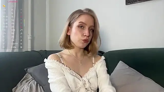 Alice_meow15