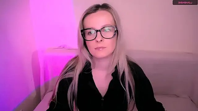 AllaLeomz from StripChat