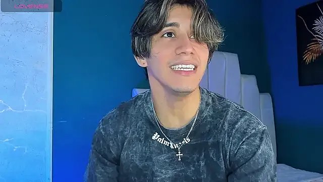 Allex_Cano from StripChat