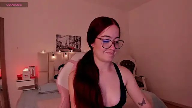 Amaraa_couper1 on StripChat 