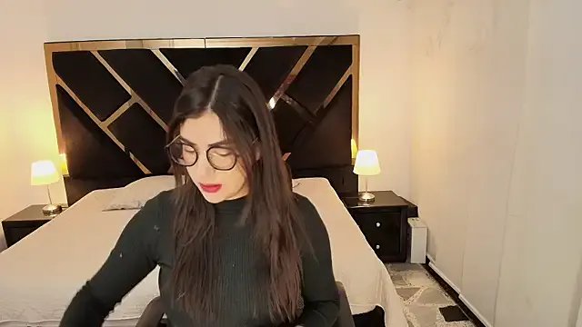 Amelie_saenz from StripChat