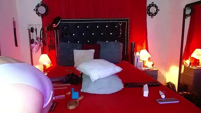 AmelieMartinez from StripChat