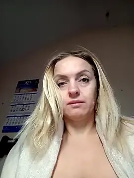 Ami_Foxy from StripChat