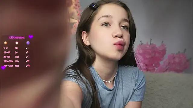 AmiLewis from StripChat is Freechat