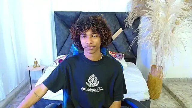 angelll18_ from StripChat