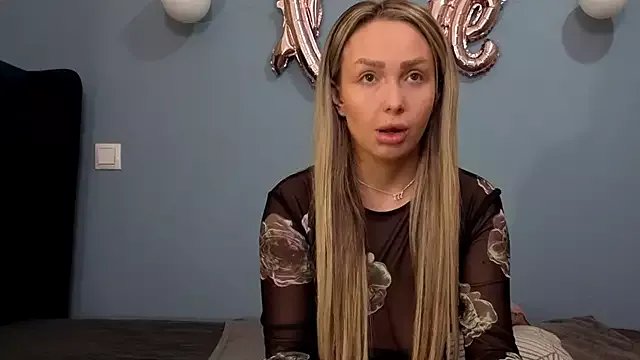 AnnaMaee from StripChat