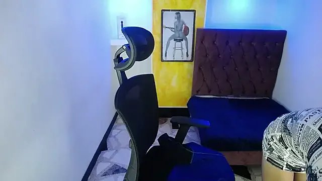 Anniee_x from StripChat