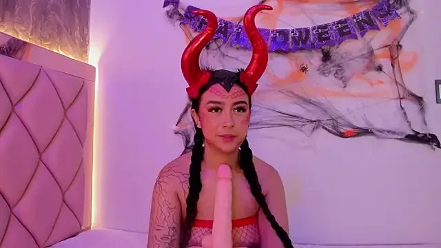 AntonellaQueenn from StripChat