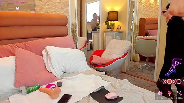  ArianaCroft chat room