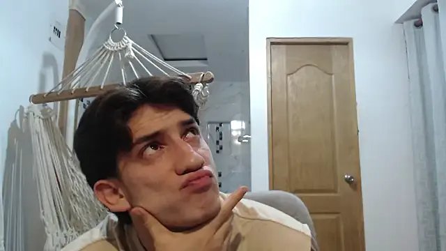 AteneoJr from StripChat