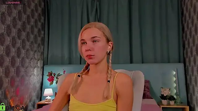 Aurora_Bennet from StripChat