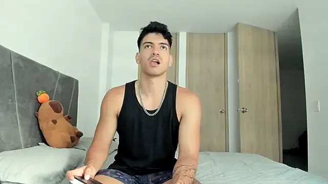 bbbeachboy from StripChat