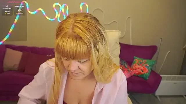 BellaLaPetit from StripChat