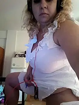 BelleInna from StripChat