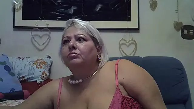 bialoba7 from StripChat