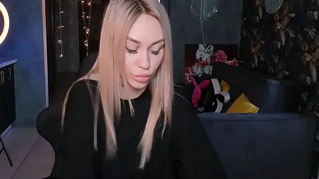 Blckmirrorr from StripChat