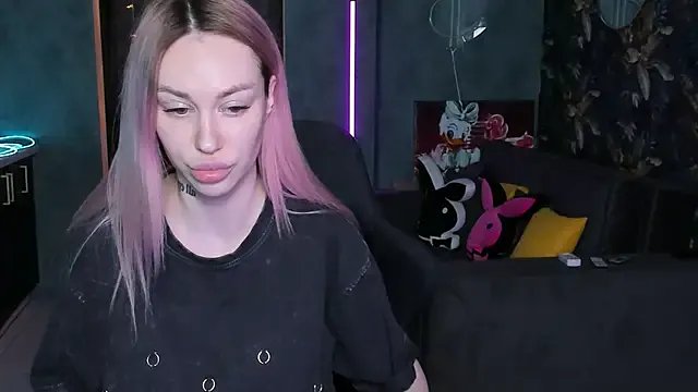 Blckmirrorr from StripChat