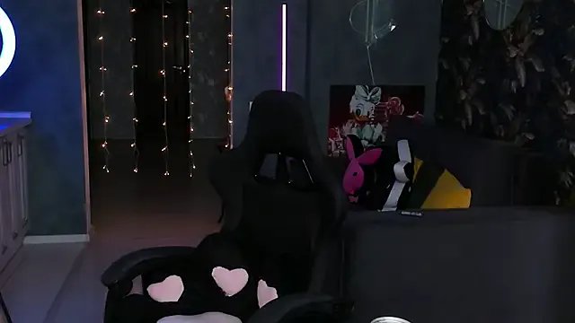 Blckmirrorr from StripChat