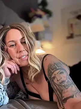 blondebitch2 from StripChat