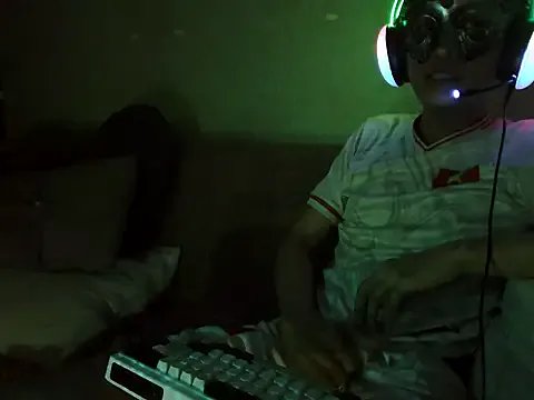 boyhigh1997 from StripChat