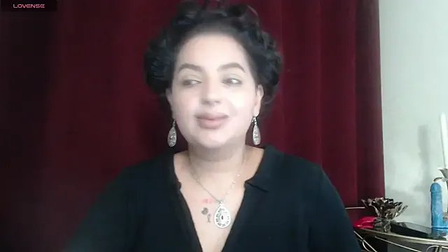 BustyAllyy from StripChat