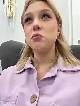 CaitlinSugar from StripChat