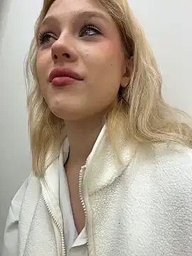 CaitlinSugar from StripChat