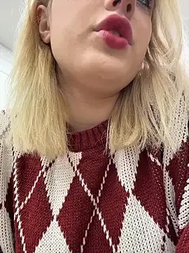 CaitlinSugar from StripChat