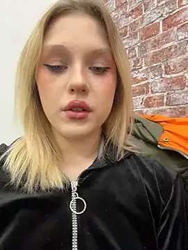 CaitlinSugar from StripChat