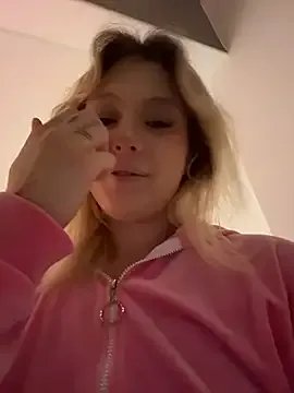 CaitlinSugar from StripChat