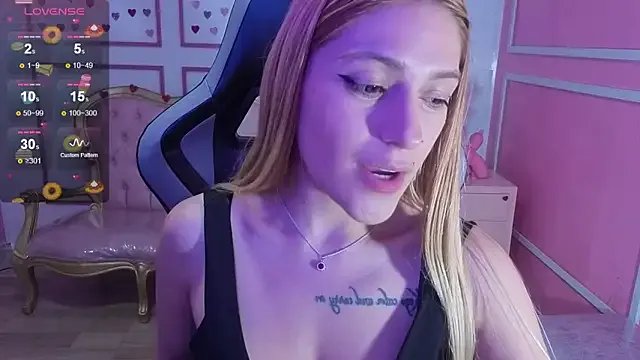 Candy_kush_t from StripChat